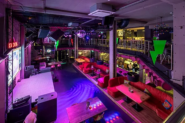 Основной зал — Руки ВВерх! Бар / Ruki VVerh! Bar, Новосибирск