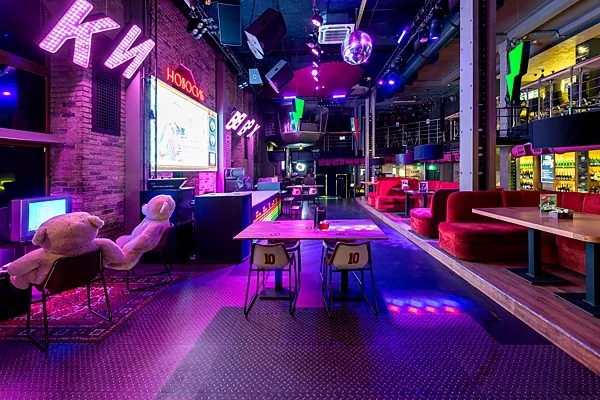 Основной зал — Руки ВВерх! Бар / Ruki VVerh! Bar, Новосибирск