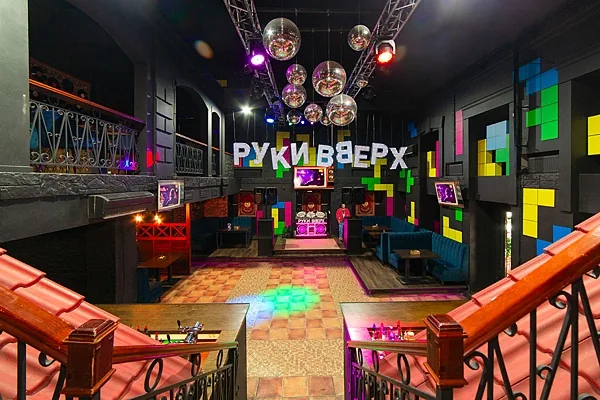 Руки ВВерх! Бар / Ruki VVerh! Bar, Основной зал — фото