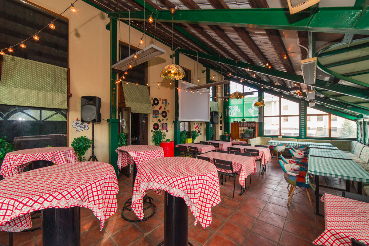 Веранда — банкетный зал Руки ВВерх! Бар / Ruki VVerh! Bar, фото