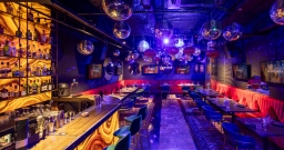 Общий зал караоке