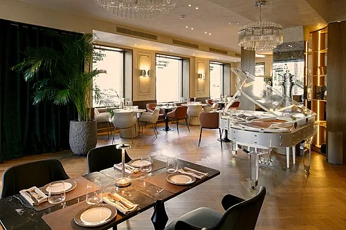 Основной зал — Gambit bistro&bar