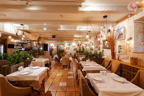 Основной зал — интерьер зала