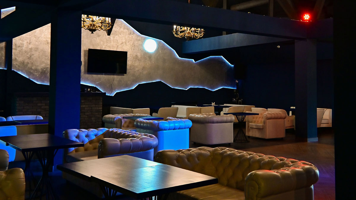 Большой зал в караоке клубе — фото 8