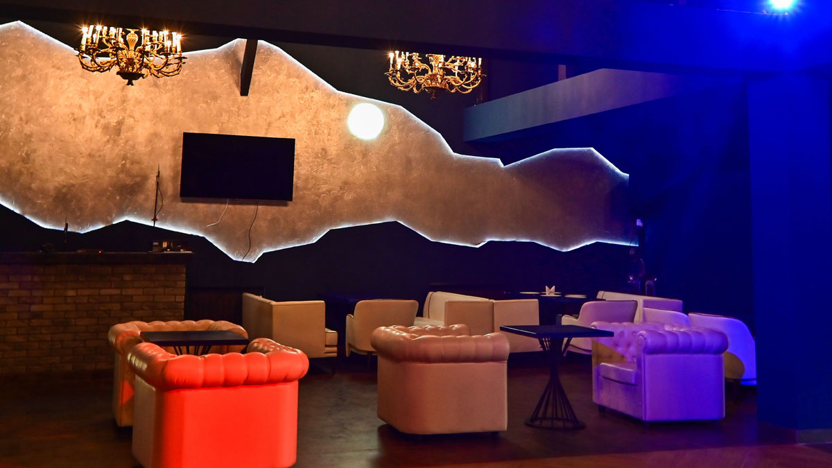 Большой зал в караоке клубе — фото 17