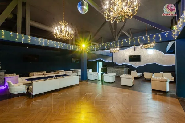 Большой зал в караоке клубе — подробнее о зале