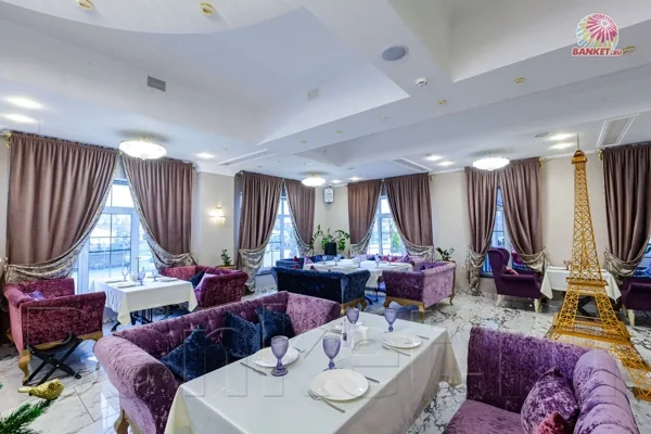 Зал в ресторане Зал в ресторане — интерьер зала