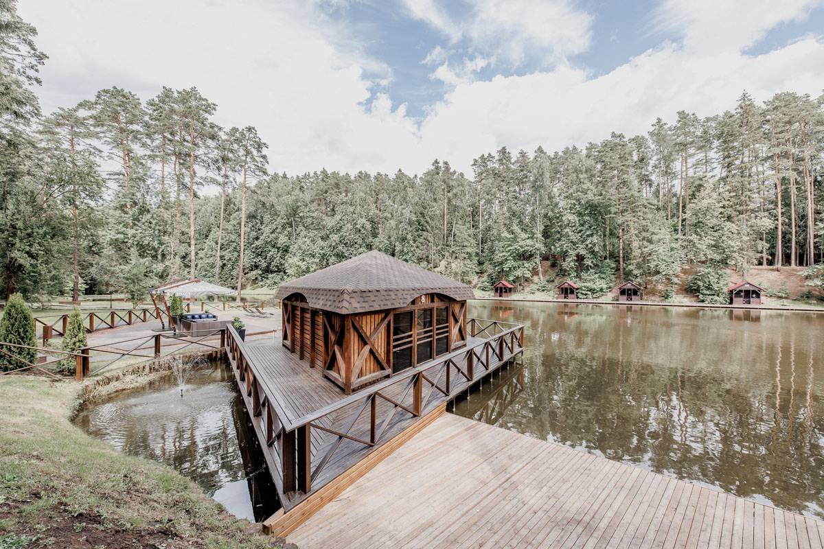 Летняя беседка на воде — фото 3