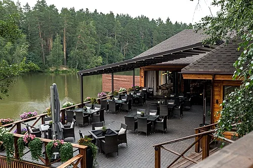 Летняя беседка на воде — Ресторан Fish Point на Новой Риге