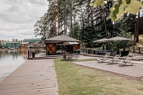 Летняя беседка на воде — Ресторан Fish Point на Новой Риге, Москва
