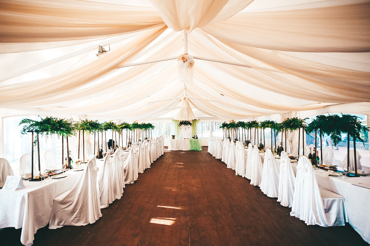 Летняя площадка с шатрами — Загородный комплекс Салют