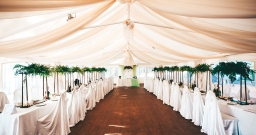 Летняя площадка с шатрами — интерьер зала