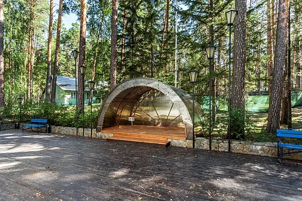 Загородный комплекс Салют, Летняя площадка с шатрами — фото