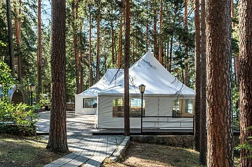 Летняя площадка с шатрами — Загородный комплекс Салют, Екатеринбург