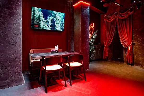 Гримерка Gastro club & Karaoke bar, Основной зал — фото