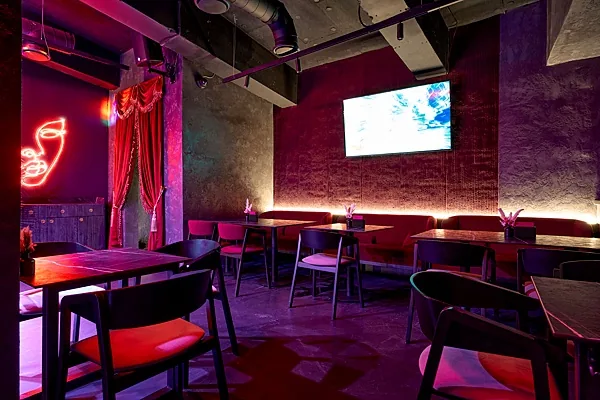 Гримерка Gastro club & Karaoke bar, Основной зал — фото