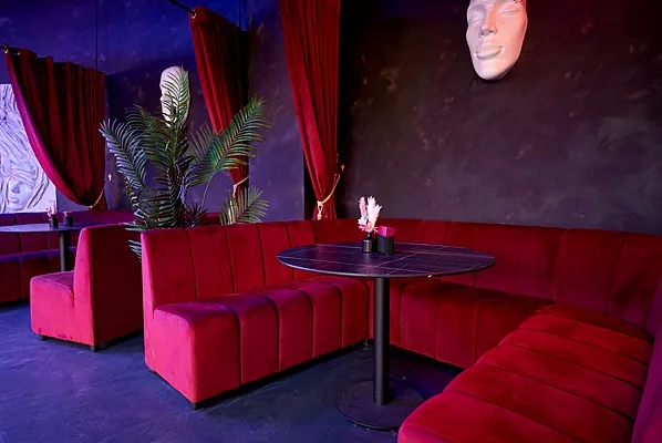 Гримерка Gastro club & Karaoke bar, Основной зал — фото