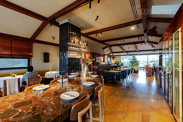 Ресторан Eno Bistro, 2-й этаж — фото