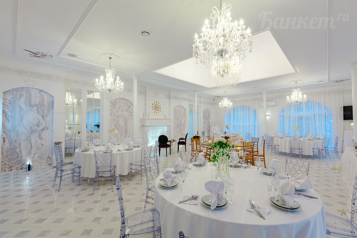 Дом у Озера — Белый зал, фото банкетного зала