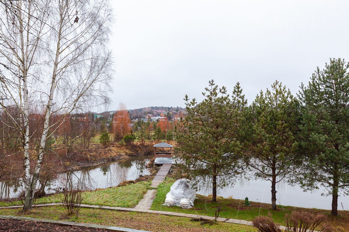 Дом у озера — Дом у Озера