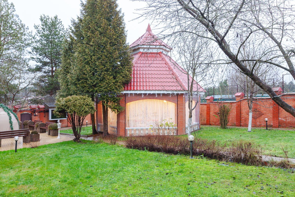 Дом у озера — Дом у Озера