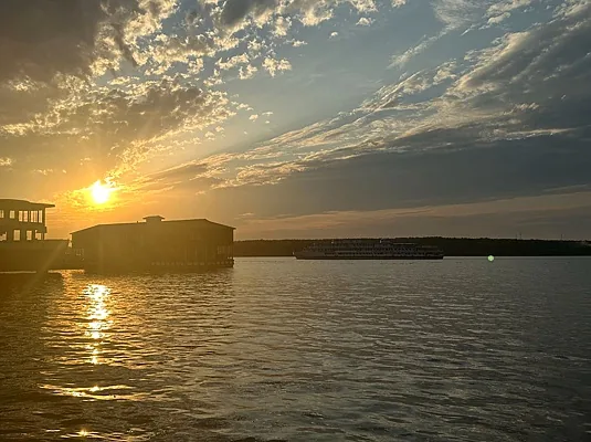 Мечты river club, Основной зал — фото