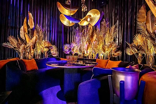 Лаунж зал — Tunes Lounge/Тюнс