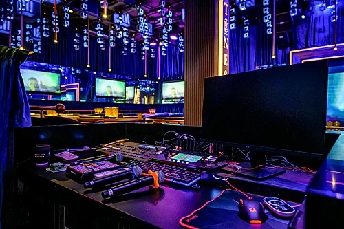 Караоке зал — Tunes Lounge/Тюнс