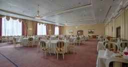 Романовъ — интерьер зала