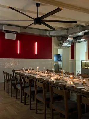 Cazaban Bistro & Bakery — интерьер зала