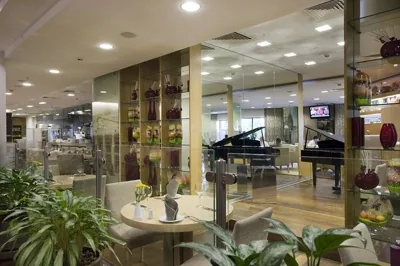 1 — Real Food Restaurant