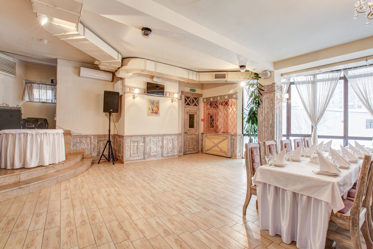 Зал на втором этаже — Ресторан Кузьминки