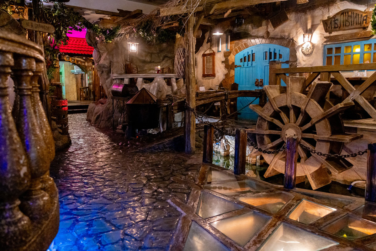 Основной зал — Генацвале на Арбате