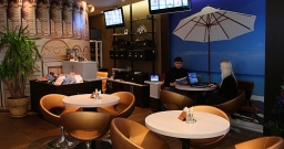 Travel Café Restaurant&Bar — интерьер зала