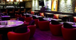 Караоке-бар — интерьер зала