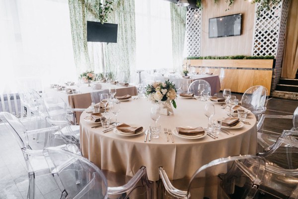 Логотип Известия Холл