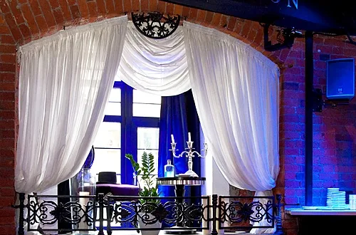 Концертный зал — Кафе & Караоке Mansion, Москва