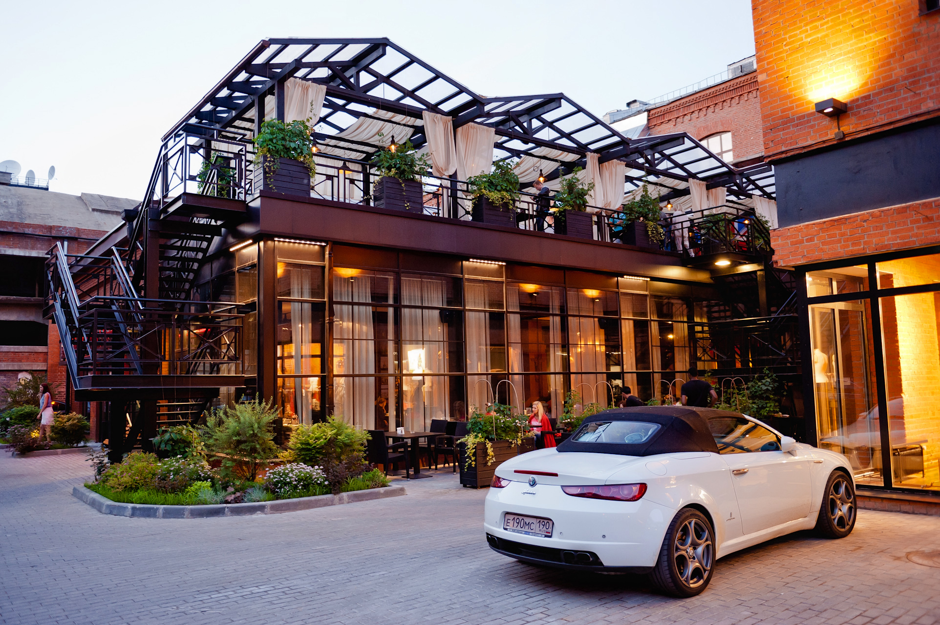 Летняя веранда — Ресторан Mary Jane