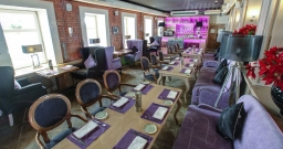 Первый этаж — подробнее о зале