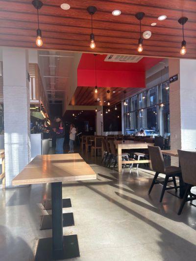 Udon Noodles & Drinks Udon Noodles & Drinks — интерьер зала