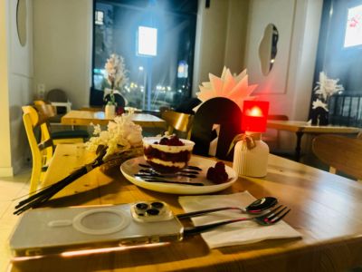 Burger and desserts
