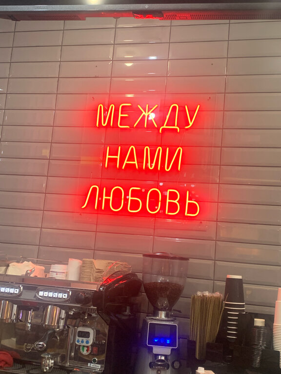 За обе щёки — За обе щёки