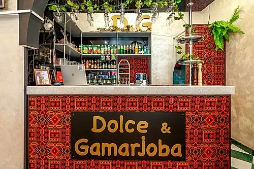 Зал — Dolce & Gamarjoba