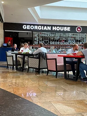Georgian House, Зал — фото