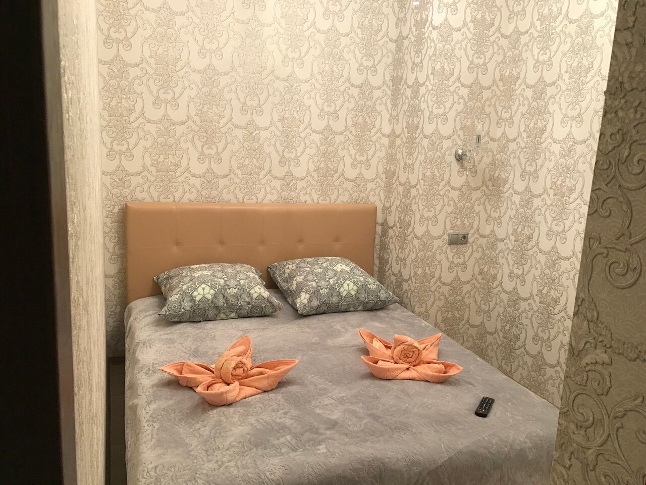 Зал — Часы Лескова