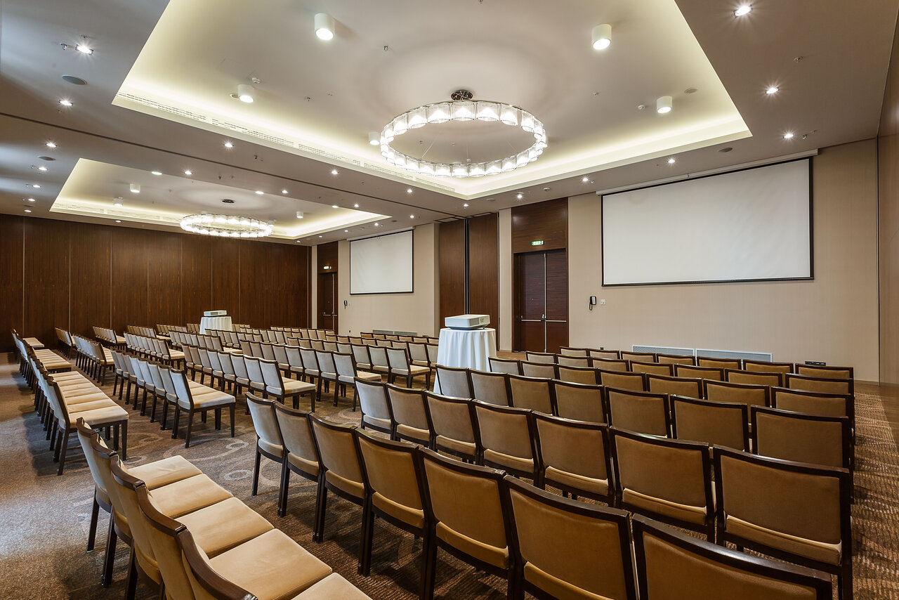 Зал — Doubletree by Hilton Moscow - Marina