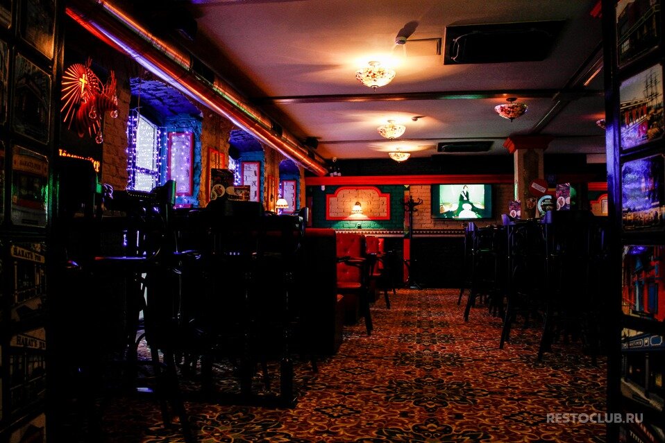 Зал — Harat’s pub