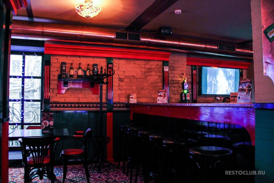 Зал — Harat’s pub