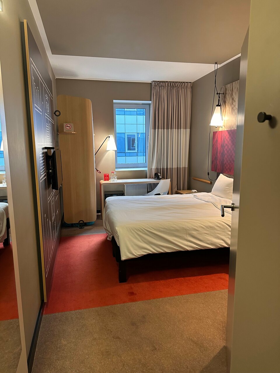 Зал — Ibis Москва Киевская