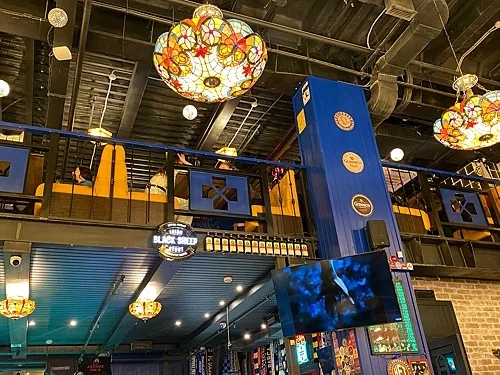 Зал — Harat’s pub